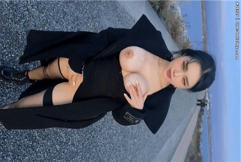 杏吧传媒 公园大胆在陌生人面前露出口交海边开炮-汐梦瑶