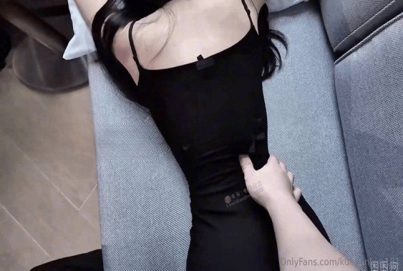 杏吧传媒 包臀裙肉丝红底高跟被上门按摩师操抽搐-困困狗