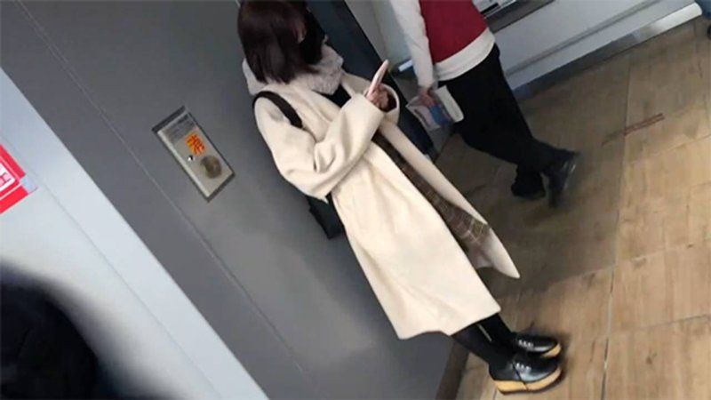 里子19岁_1・颜射採访（13）。在严格的家庭长大的朴素女大生为了梦想，被大量无套颜射的始末（055）